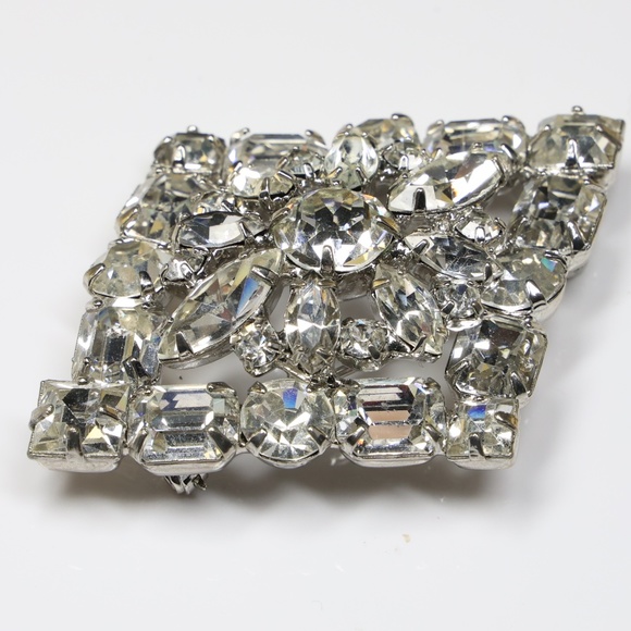Vintage 1950s Weiss Clear Rhinestones Diamond Shape Brooch - Picture 5 of 9